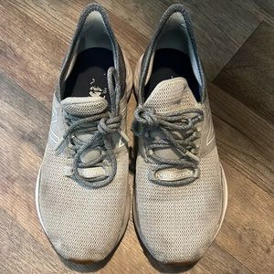 Women’s New Balance Roav Shoes